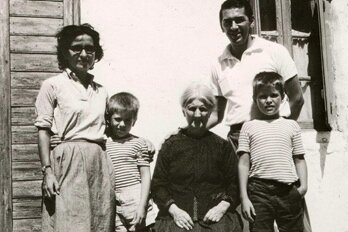 Tom (second from left) and family in Mani, 1962.